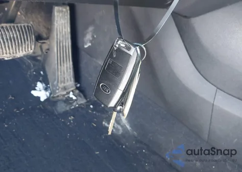 2017 Kia Sorento 3.3L Lx z USA, uszkodzony, nr VIN 5XYPG4A56HG272621